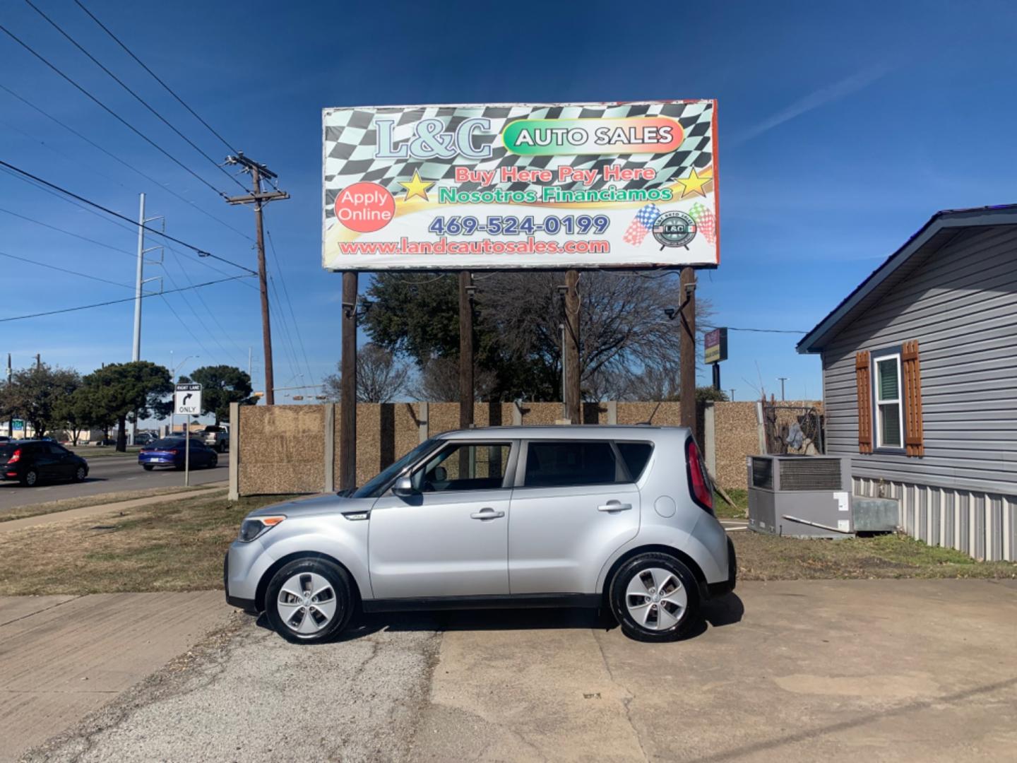 2015 SILVER /Black Kia Soul (KNDJN2A20F7) with an 1.6L engine, AUTOMATIC transmission, located at 1830 North Belt Line Road, Irving, TX, 75061, (469) 524-0199, 32.834373, -96.993584 - Photo#0